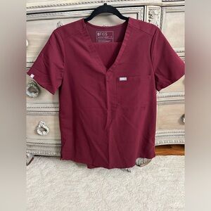 Great condition! Burgundy. Medium Catarina and MT Livingston